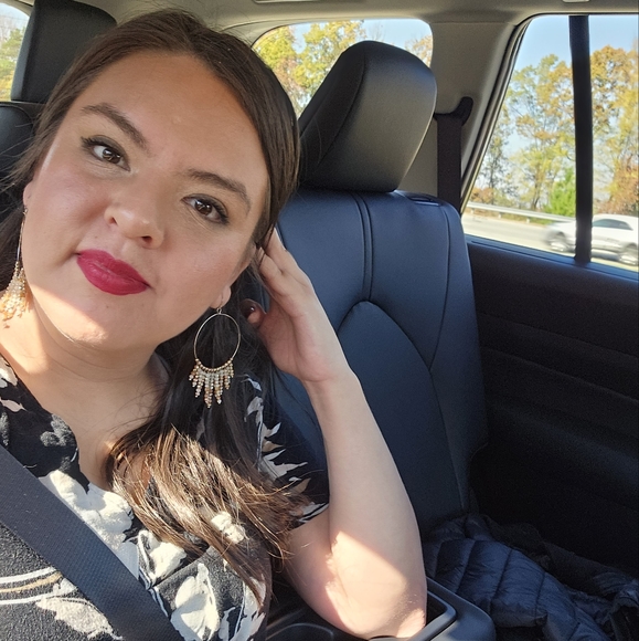 Meet your Posher, Savy - Picture 2 of 2